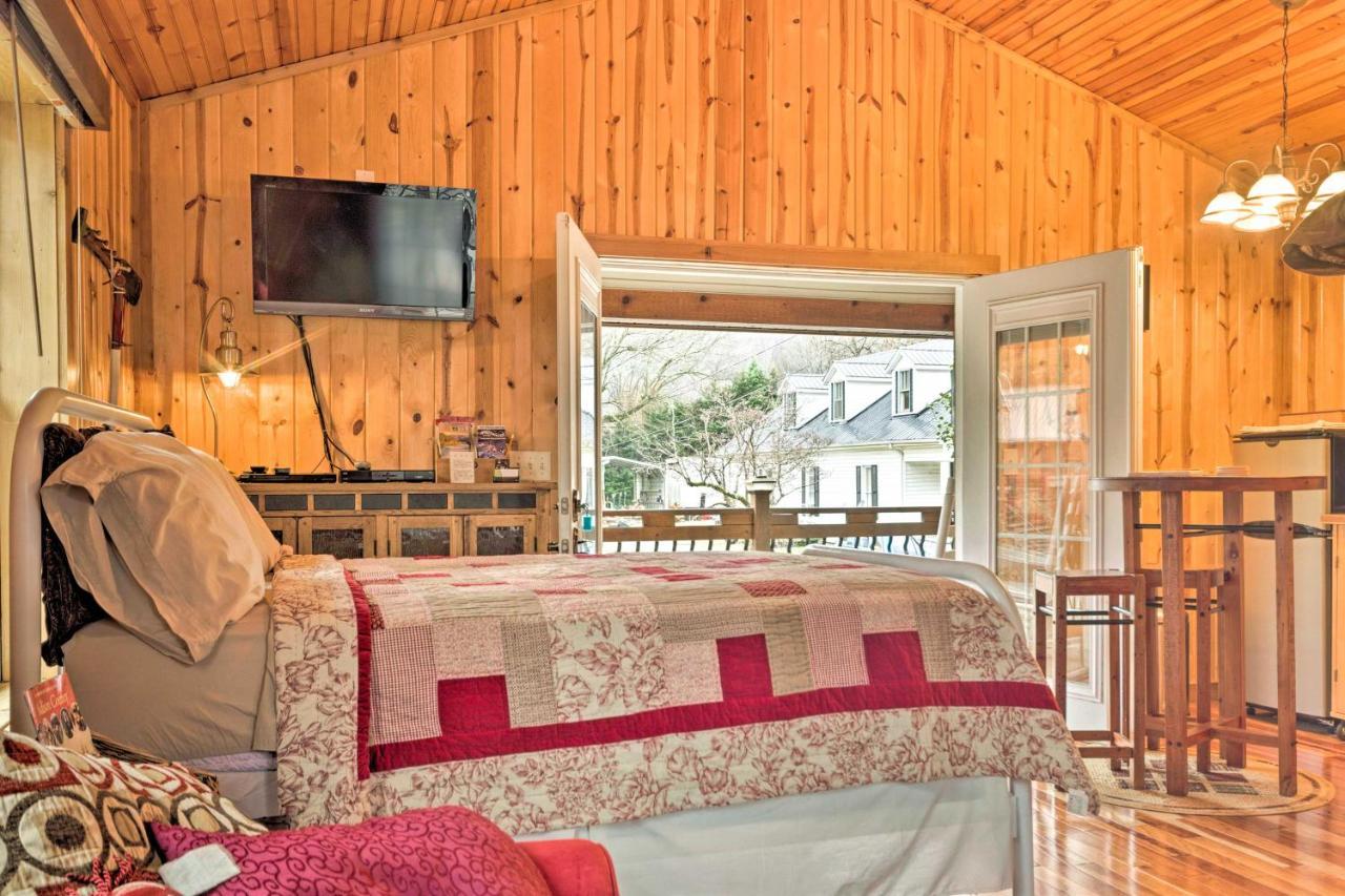 The Boat House Creekside Getaway In Hot Springs! Lejlighed Eksteriør billede